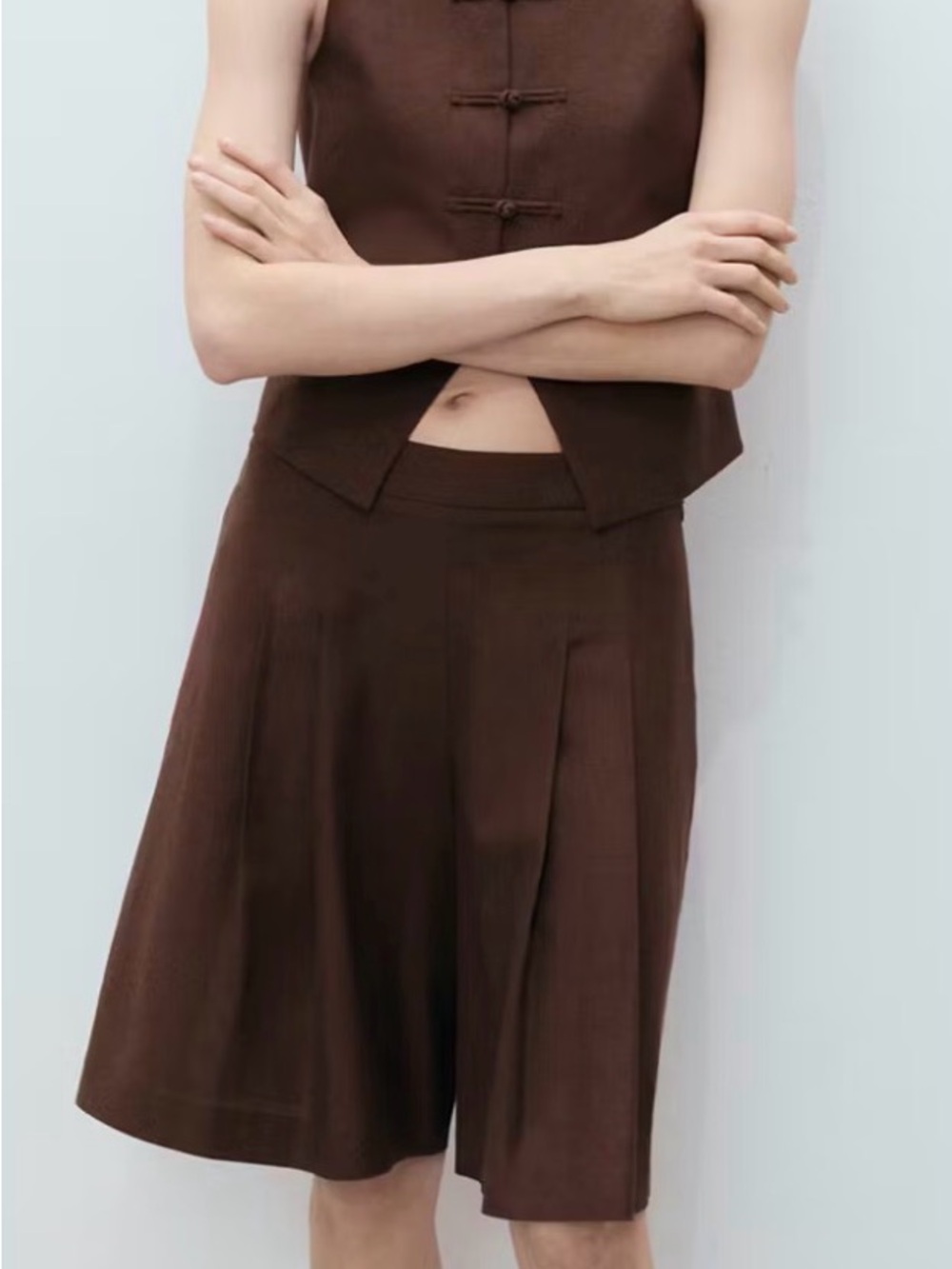 Brown Women's Pleated Wide-Leg Shorts